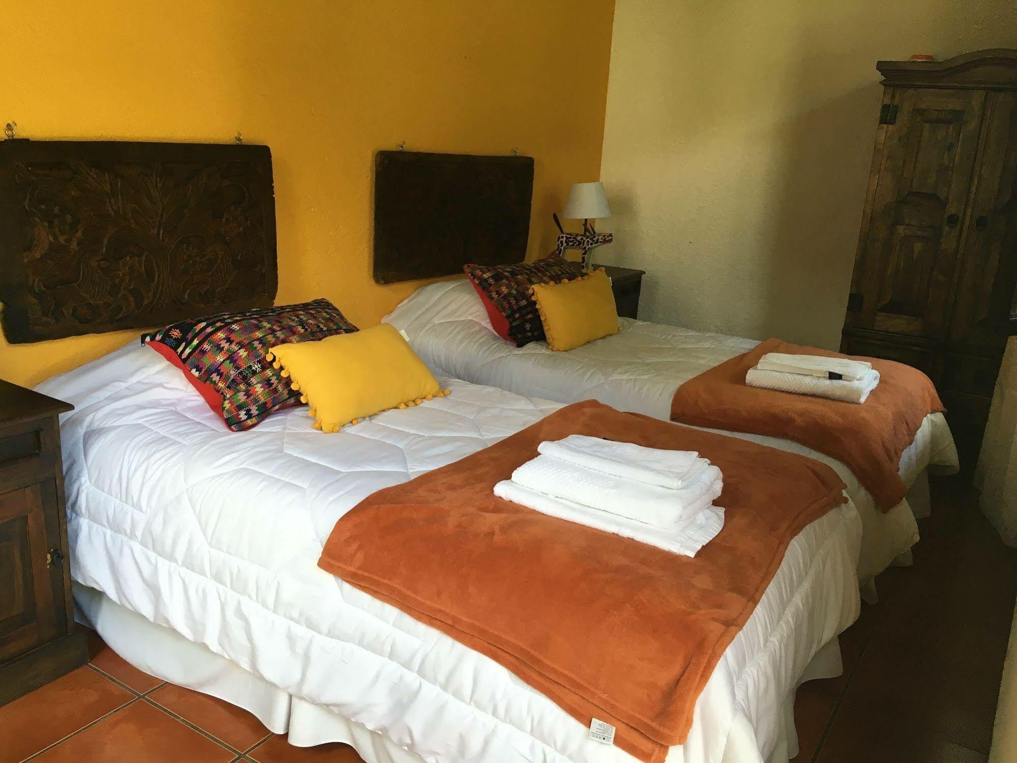 Casa Naranjo Bed & Breakfast Antigua Exterior photo